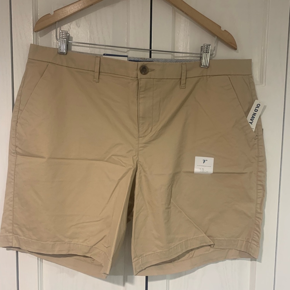 Woman’s Khaki Shorts Size 16 Inseam 7”